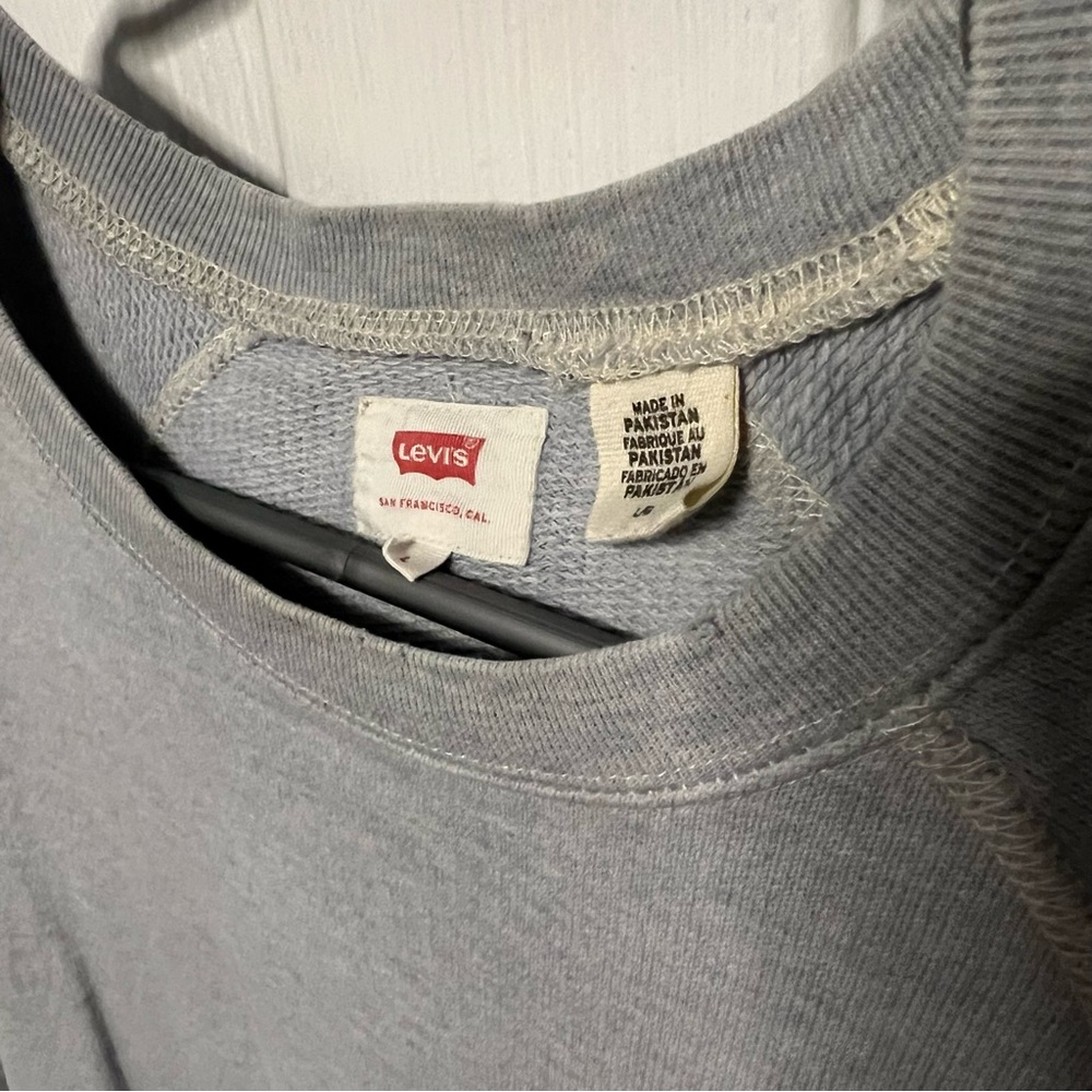 5/$100 Levi’s Grey Crewneck